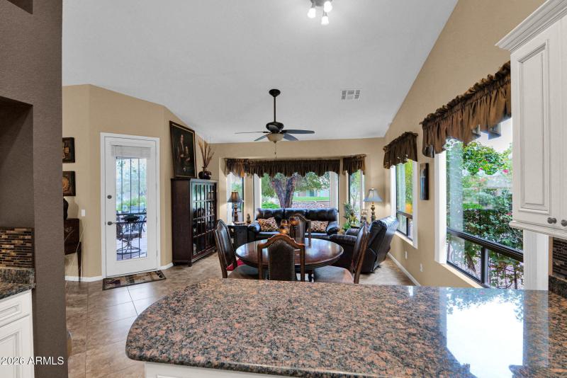 5534 Feather Bush - 12Dining