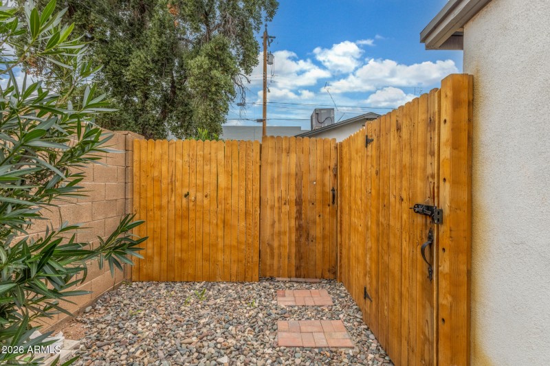 2 Gates to separate yards