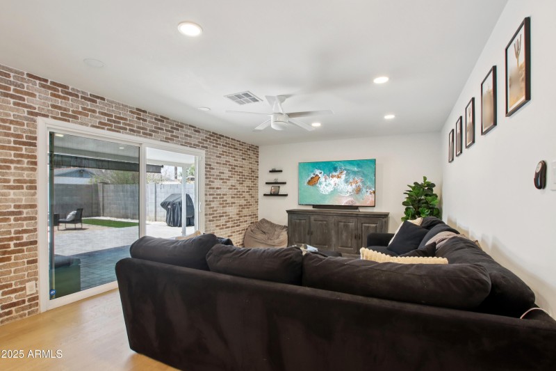 5-print-E Latham St-S1507-005