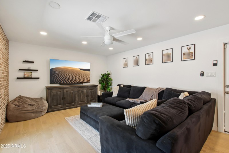 6-print-E Latham St-S1507-006