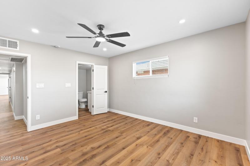 724 W Missouri Ave-15