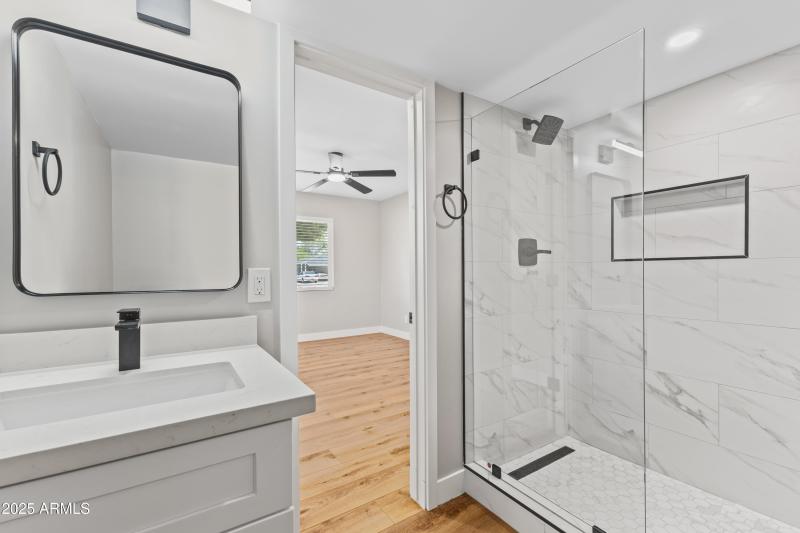 724 W Missouri Ave-16