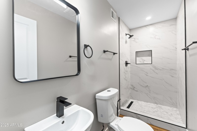 724 W Missouri Ave-24