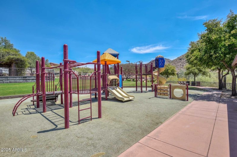 Tramonto East-Park-Playground2