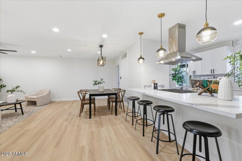 14-4210_N_18th_Ave_14