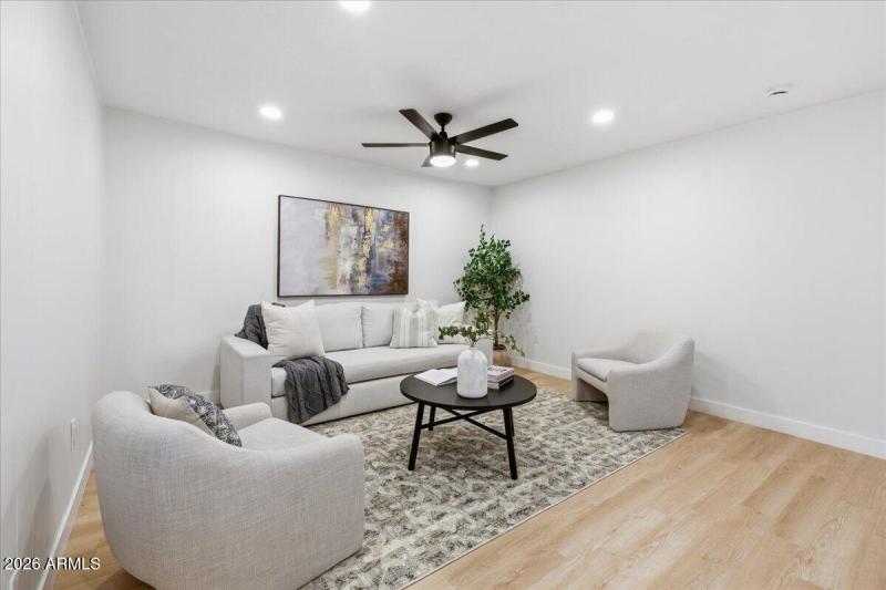 13-4210_N_18th_Ave_13