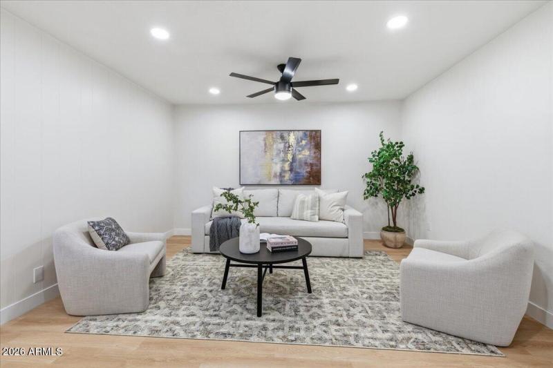 12-4210_N_18th_Ave_12