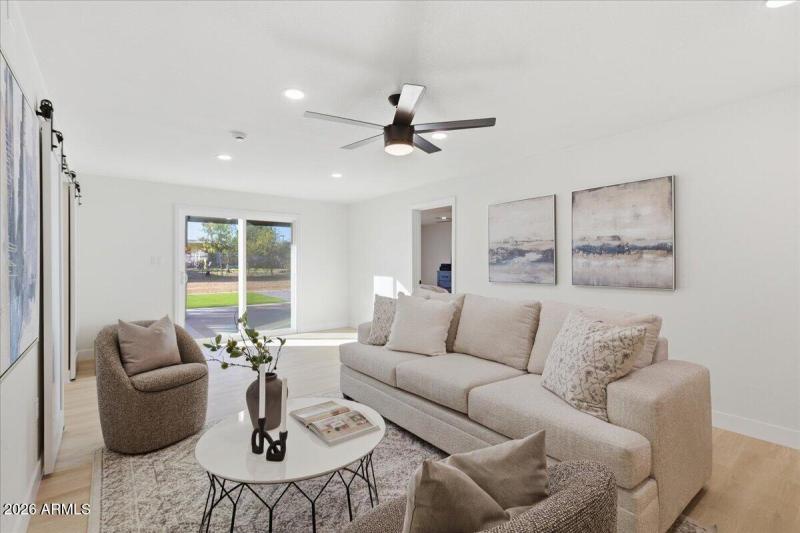 27-4210_N_18th_Ave_27