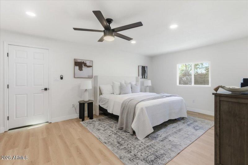 30-4210_N_18th_Ave_30