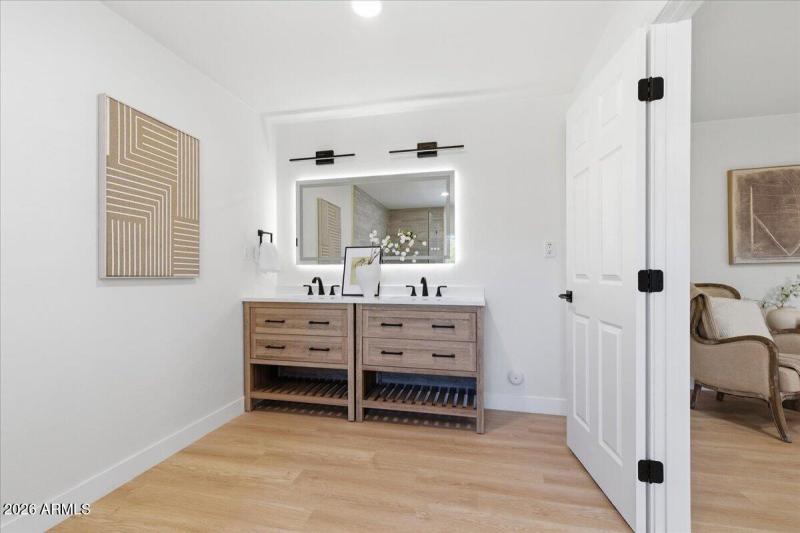 34-4210_N_18th_Ave_34