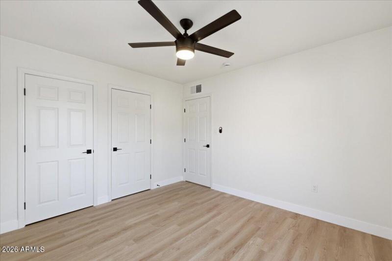 24-4210_N_18th_Ave_24