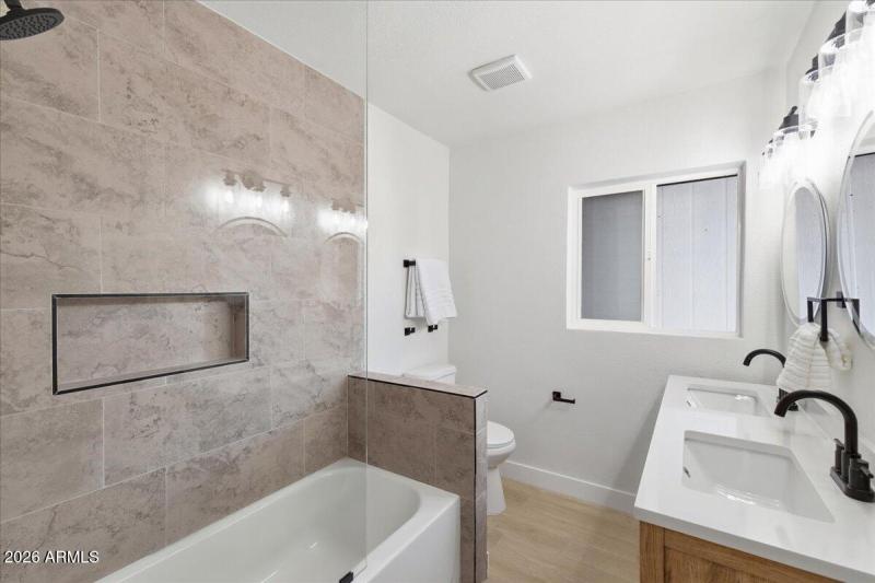 20-4210_N_18th_Ave_20