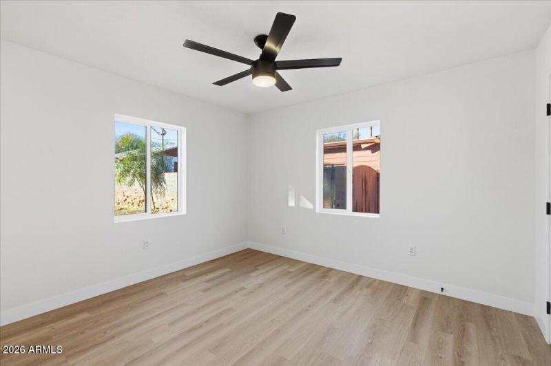 19-4210_N_18th_Ave_19