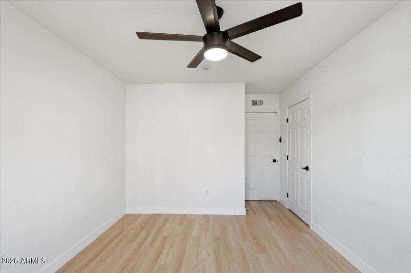 18-4210_N_18th_Ave_18