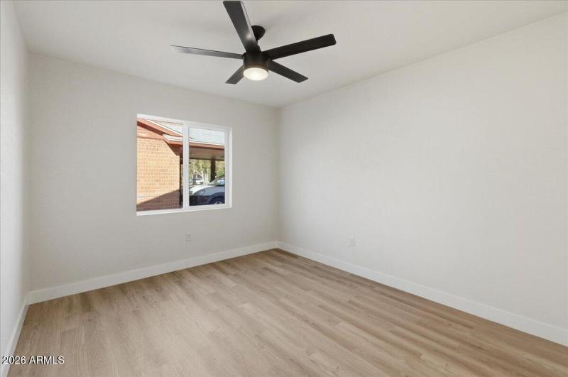 17-4210_N_18th_Ave_17