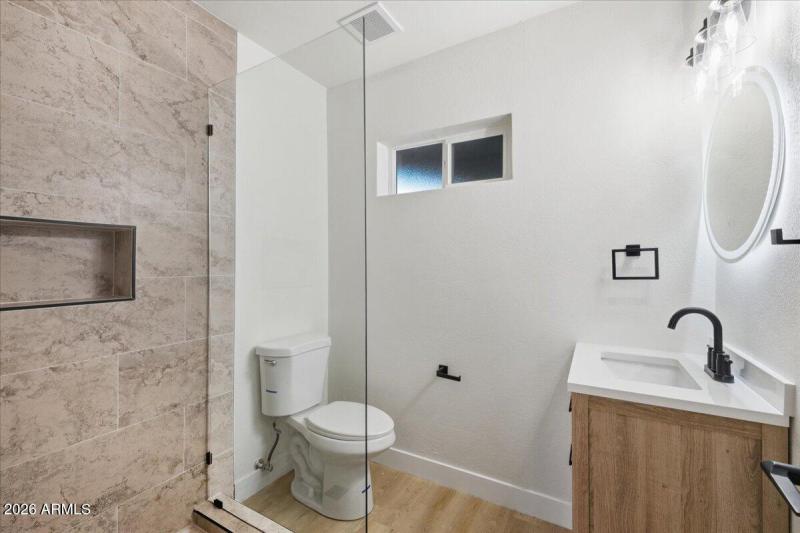 04-4210_N_18th_Ave_4