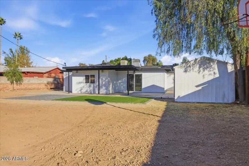 40-4210_N_18th_Ave_40