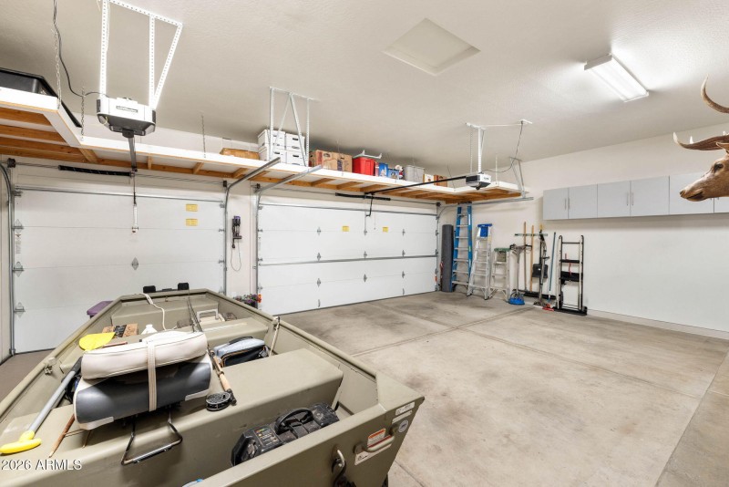 20-Garage Interior (1)