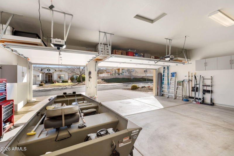 21-Garage Interior (2)