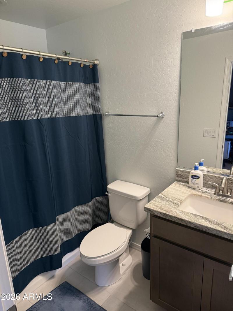 Guest bathroom 1/4