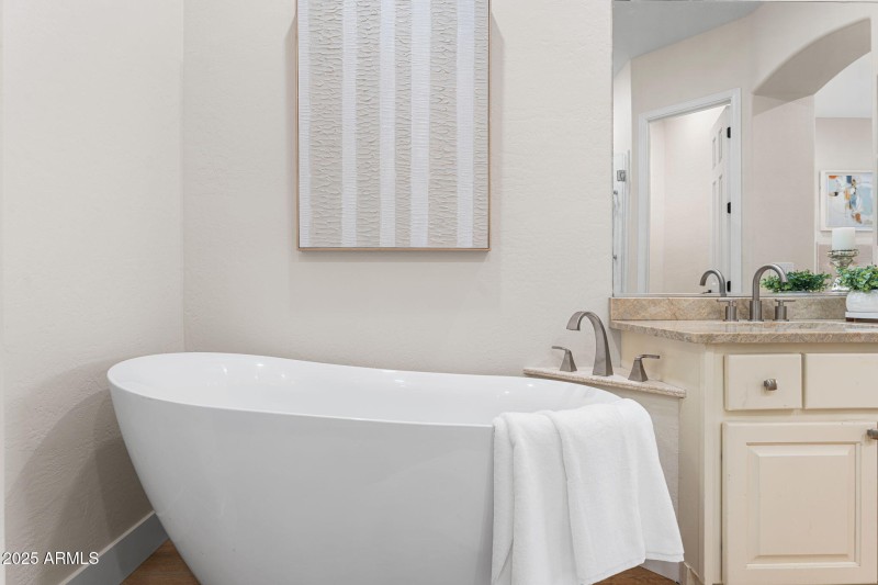 7266 E Del Acero Dr | Gainey Ranch