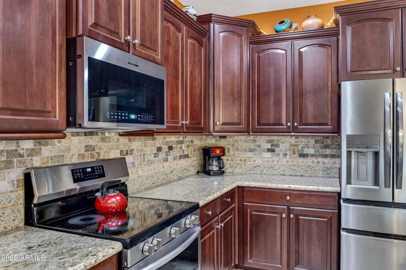 42585 W Heavenly Pl-18