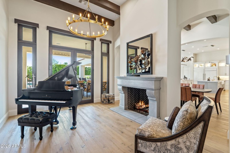 Charming Formal Entry Room 
