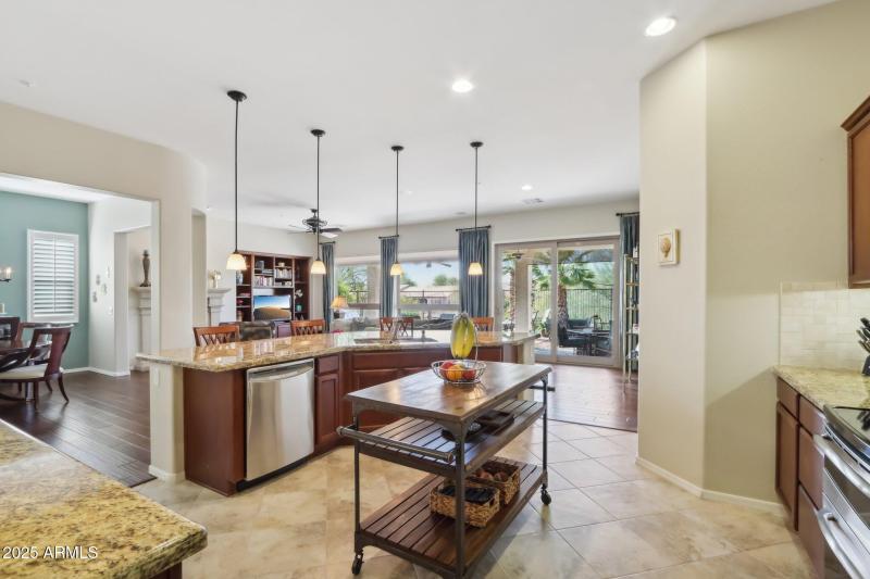 21-web-or-mls-N 129th Dr-019