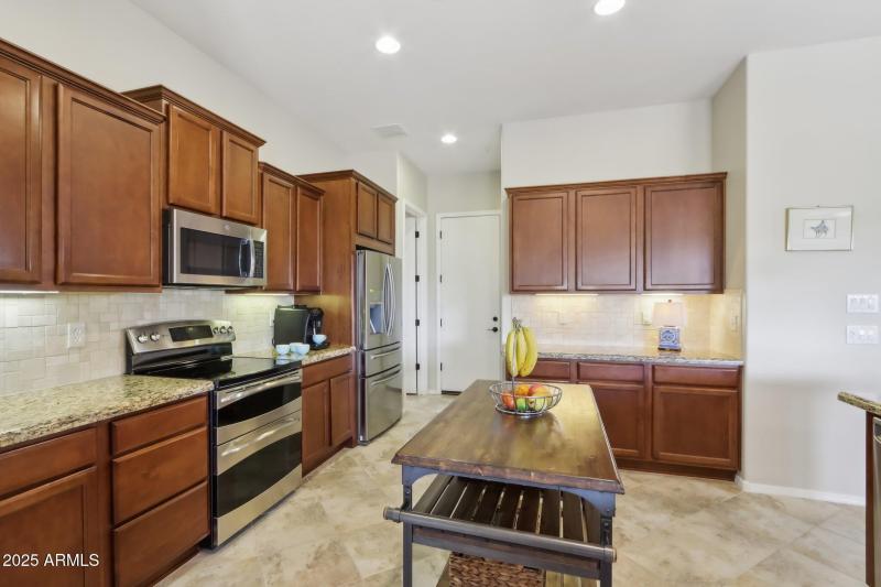 25-web-or-mls-N 129th Dr-023