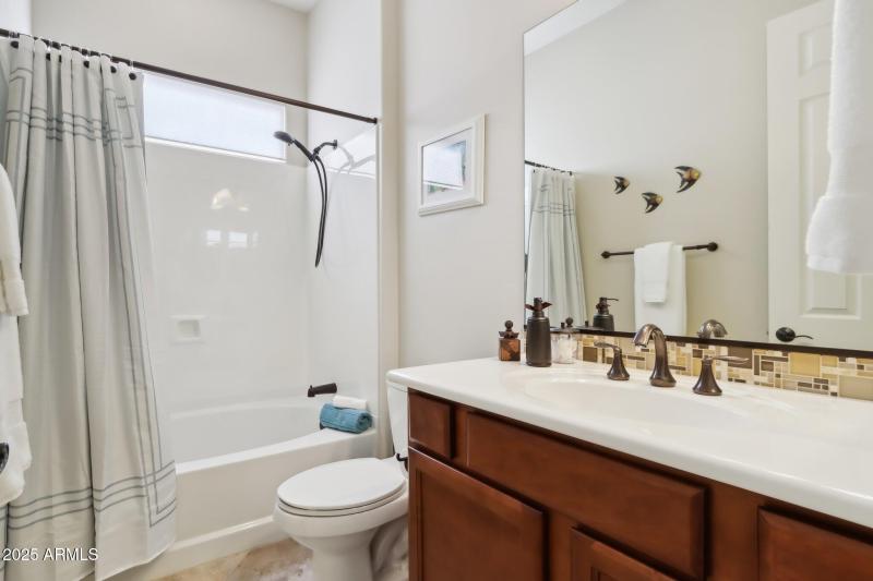 32-web-or-mls-N 129th Dr-030