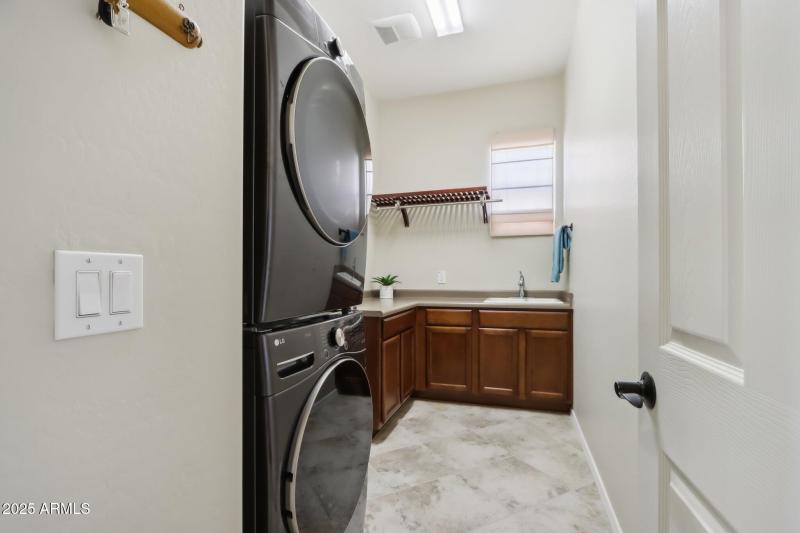 38-web-or-mls-N 129th Dr-036