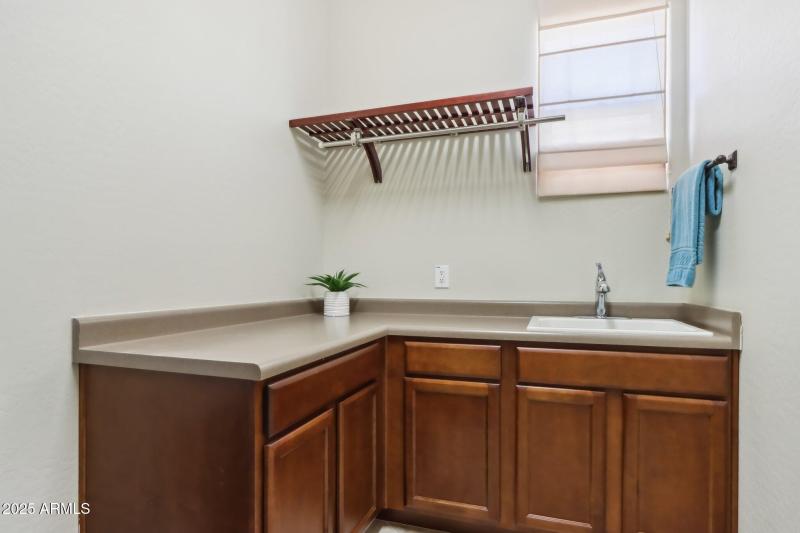 39-web-or-mls-N 129th Dr-037