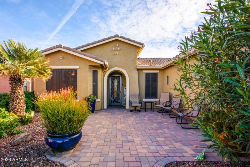 Lovely front courtyard