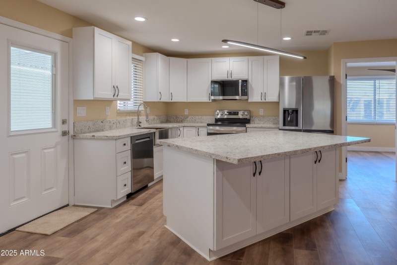 10201 -N-99th ave #165-NIC_5085-HDR