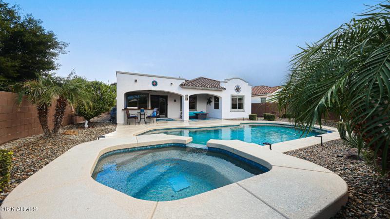 Sparkling Pool & Spa