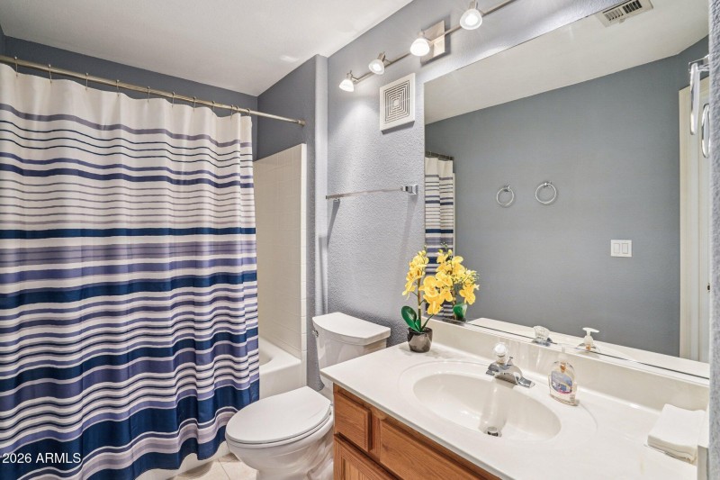 22-web-or-mls-N Saguaro Blvd-S0801-022