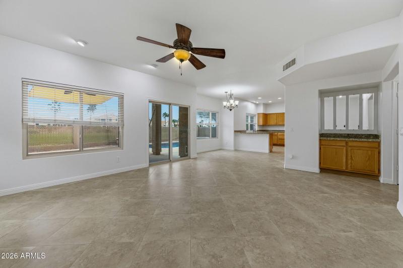 17-web-or-mls-16601 S 15th St-16