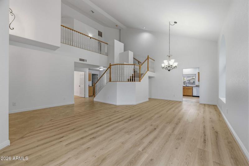 21-web-or-mls-16601 S 15th St-20