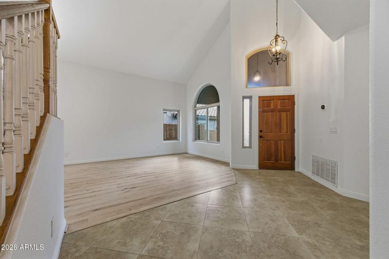 29-web-or-mls-16601 S 15th St-28