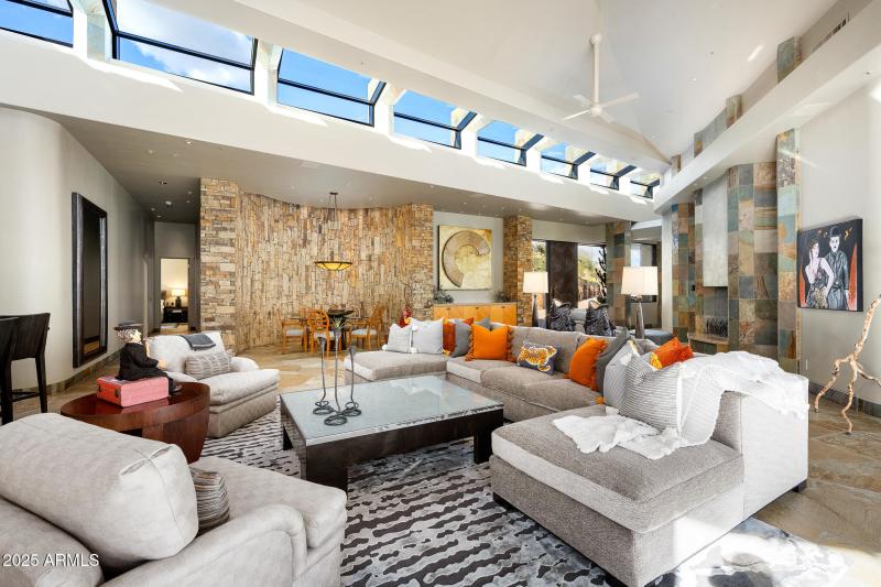 Great Rooma and Dining Area