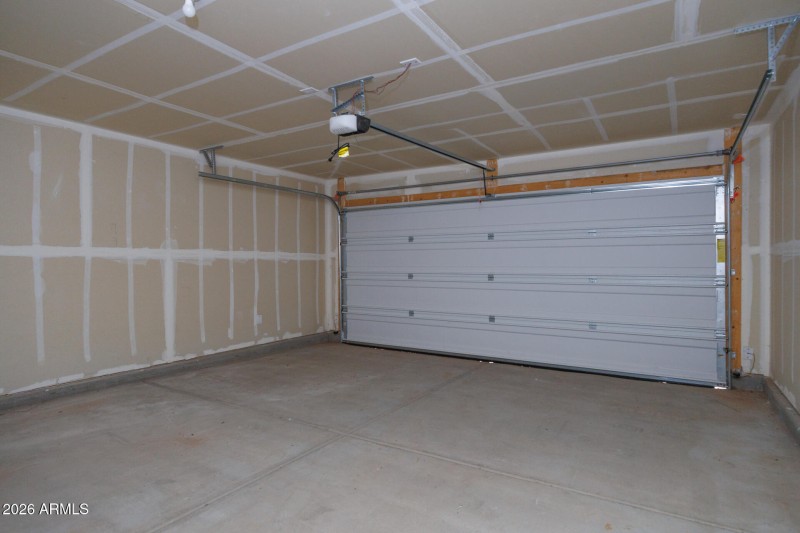 3555 N Kiva - Garage