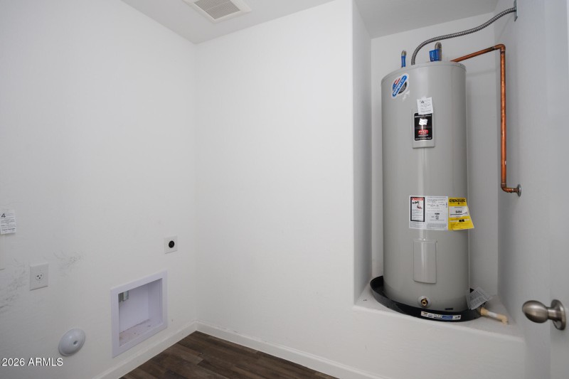 3555 N Kiva - Laundry