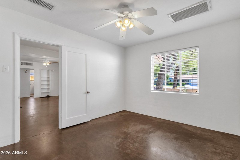 20-web-or-mls-2208-e-earll-dr