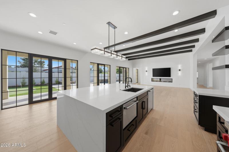 B1 - Reflecting_Walls_Real_Estate_Photog