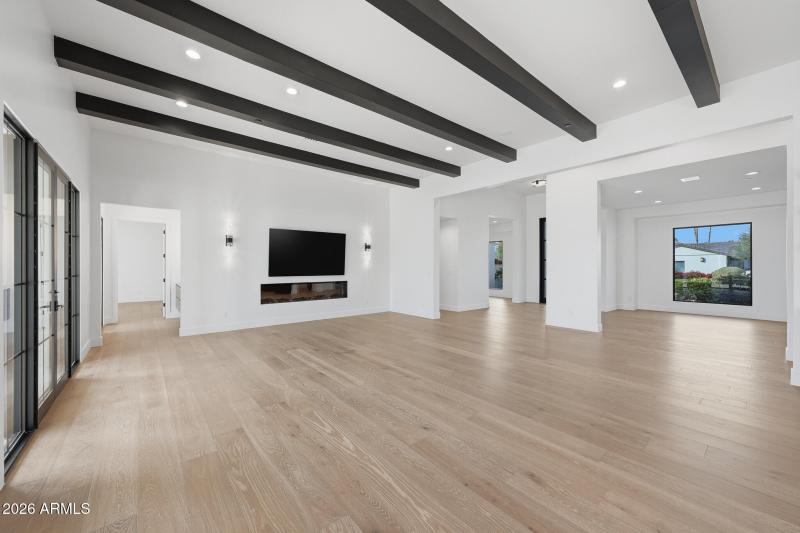 B1 - Reflecting_Walls_Real_Estate_Photog
