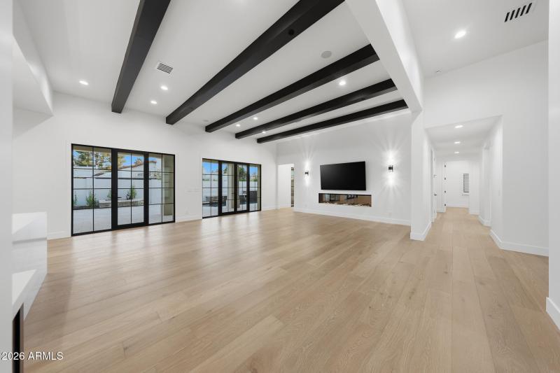 B1 - Reflecting_Walls_Real_Estate_Photog