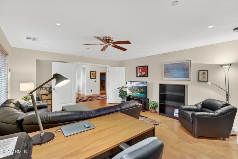 17-web-or-mls-04-Via De La Luna