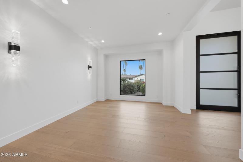B2 - Reflecting_Walls_Real_Estate_Photog