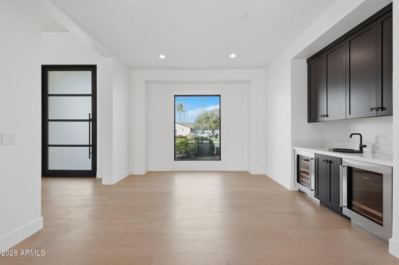 B2 - Reflecting_Walls_Real_Estate_Photog