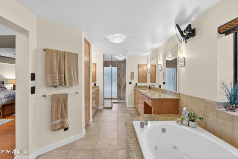 25-web-or-mls-15-Via De La Luna